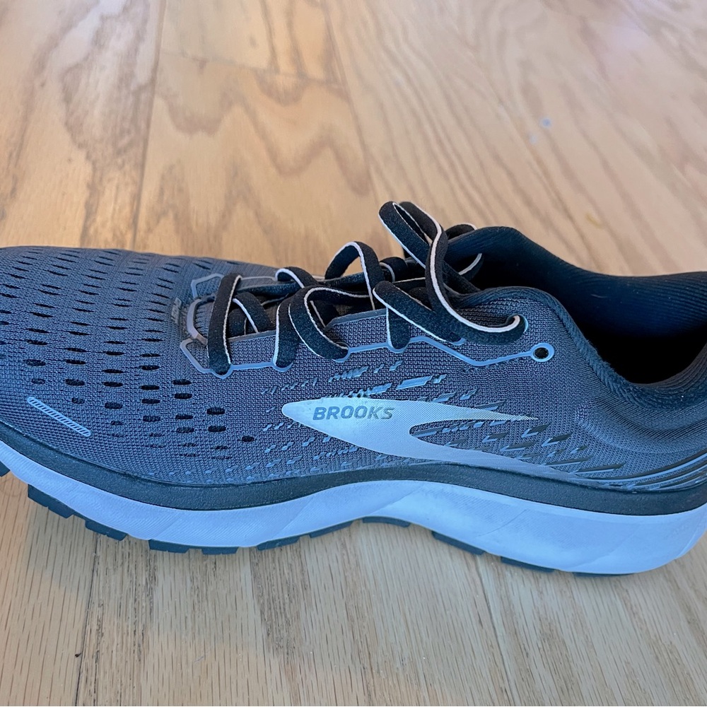 Brooks ghost 13. New $135.00. Never worn!